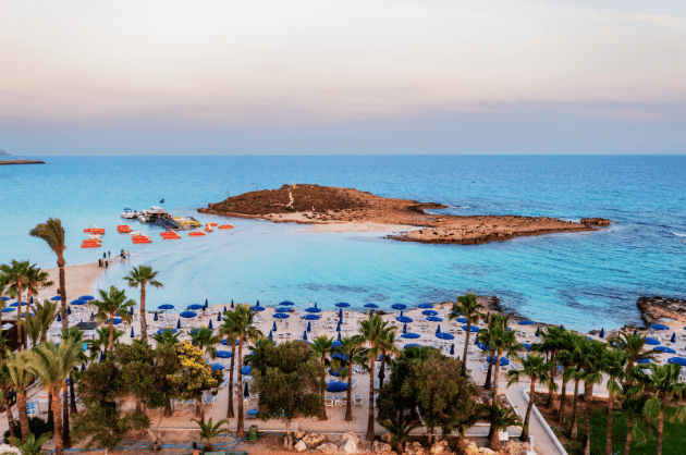 Ciprus 2026 útikalauz - Nissi Beach, Ayia Napa