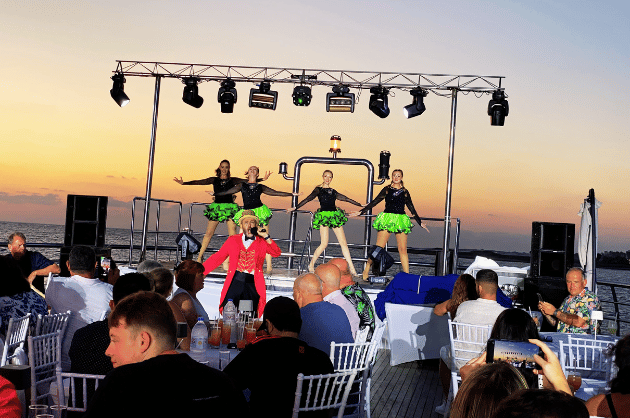 All inclusive, zenés, táncos esti hajóút Cipruson