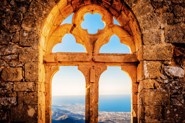 Kilátás Szent Hilarion várából, Észak-Cipruson