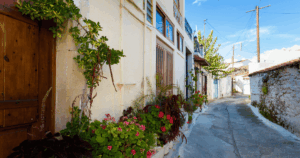 Omodos falu utcái a ciprusi hegyvidéken