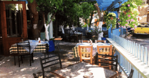 Helyi ciprusi ebéd egy hegyi tavernában