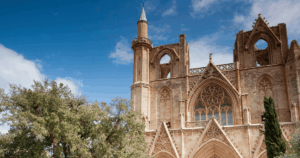 A Szent Miklós-katedrális épülete Famagusta óvárosában