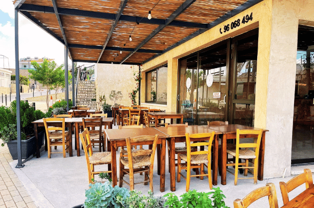 Τα μεζεκλίκκια της πλατείας Konia – hangulatos tradicionális ciprusi taverna terasza
