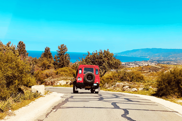 Jeep safari az Akamas-félszigeten a Kék Lagúna felé vezető úton